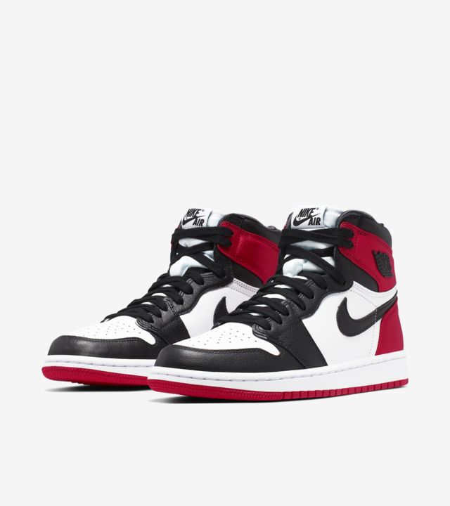 Air Jordan 1 Black Toe sneakers